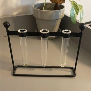 Black Metal Propagation Tube Holder
